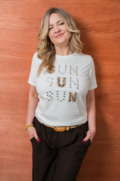 T-Shirt in Weiß mit Steinchen