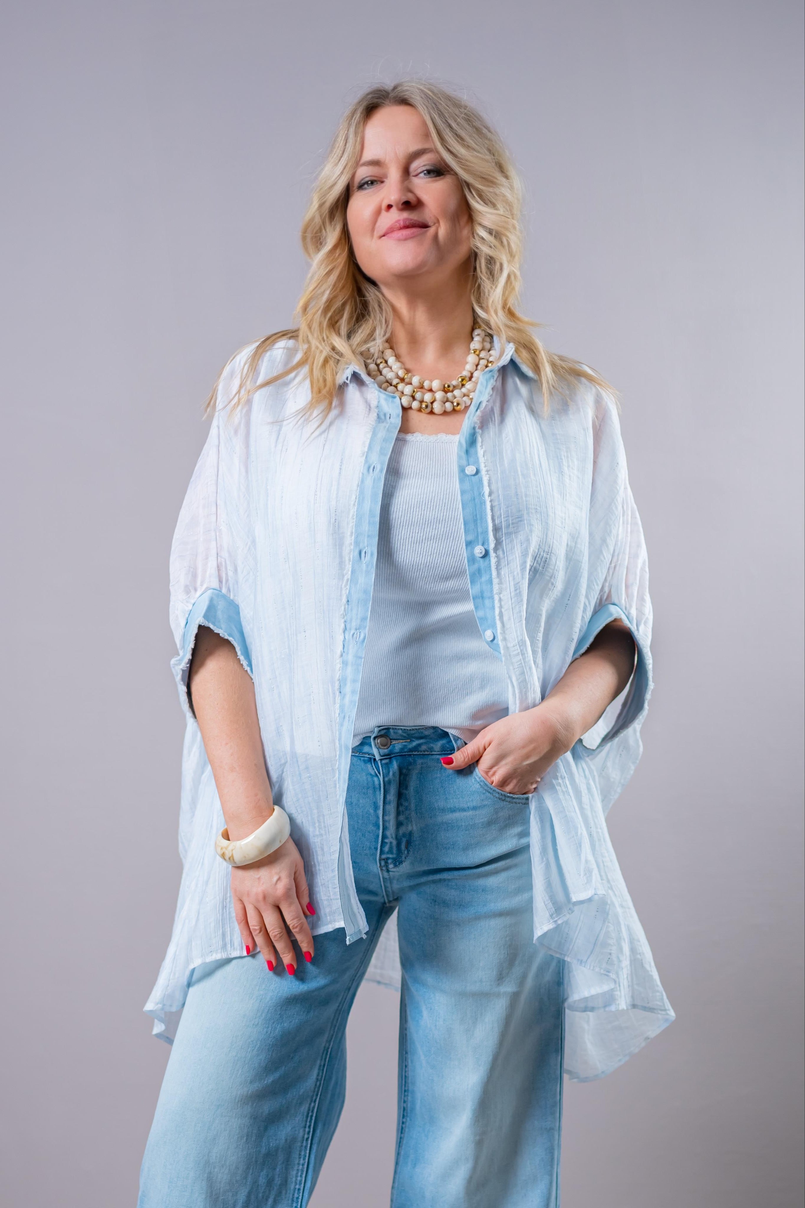 Transparente Oversize-Bluse mit Denim-Details, weiß/blau