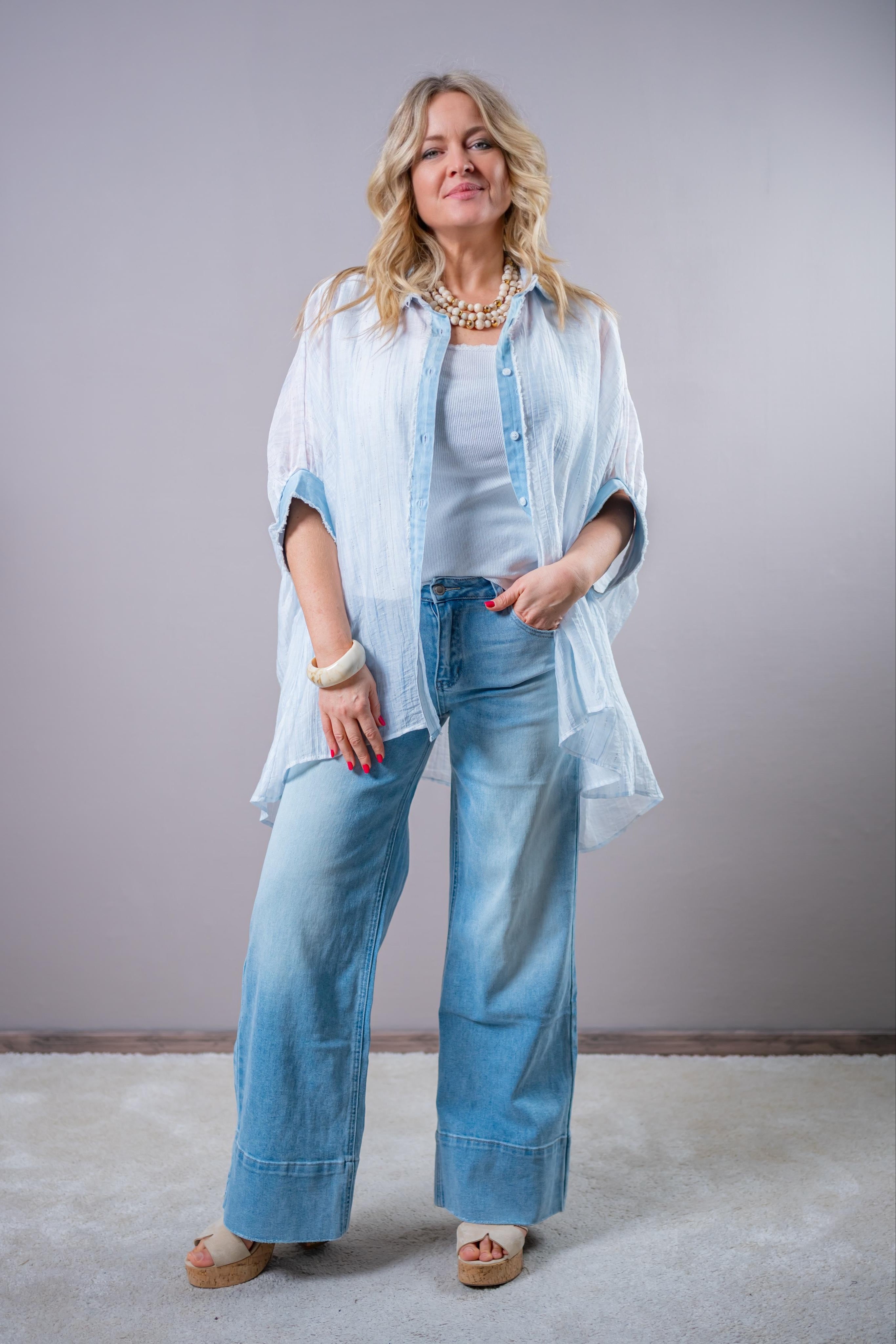 Transparente Oversize-Bluse mit Denim-Details, weiß/blau