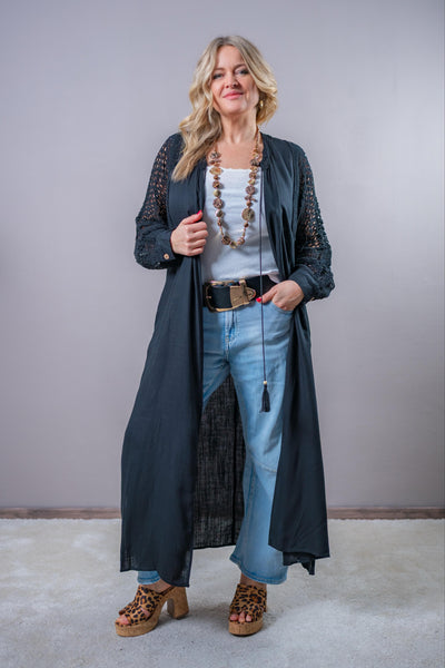 Langer Cardigan mit Häkeldetails, schwarz