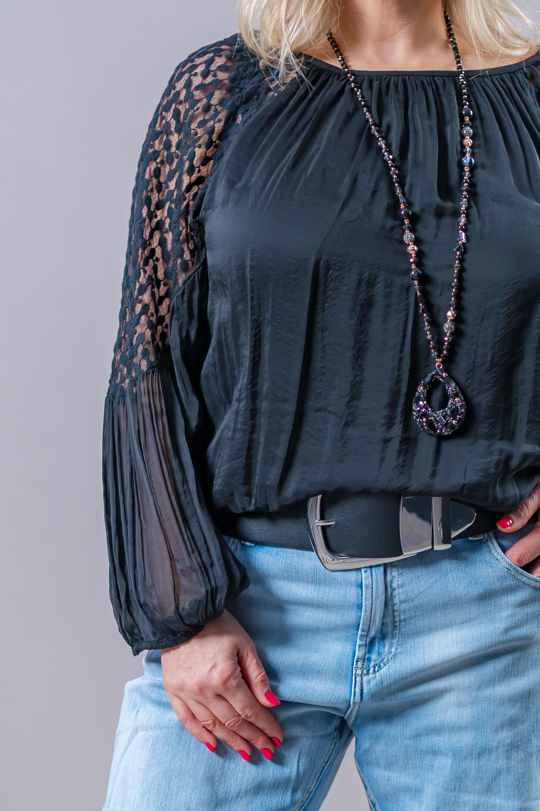 Bluse mit Spitzeneinsätzen, schwarz