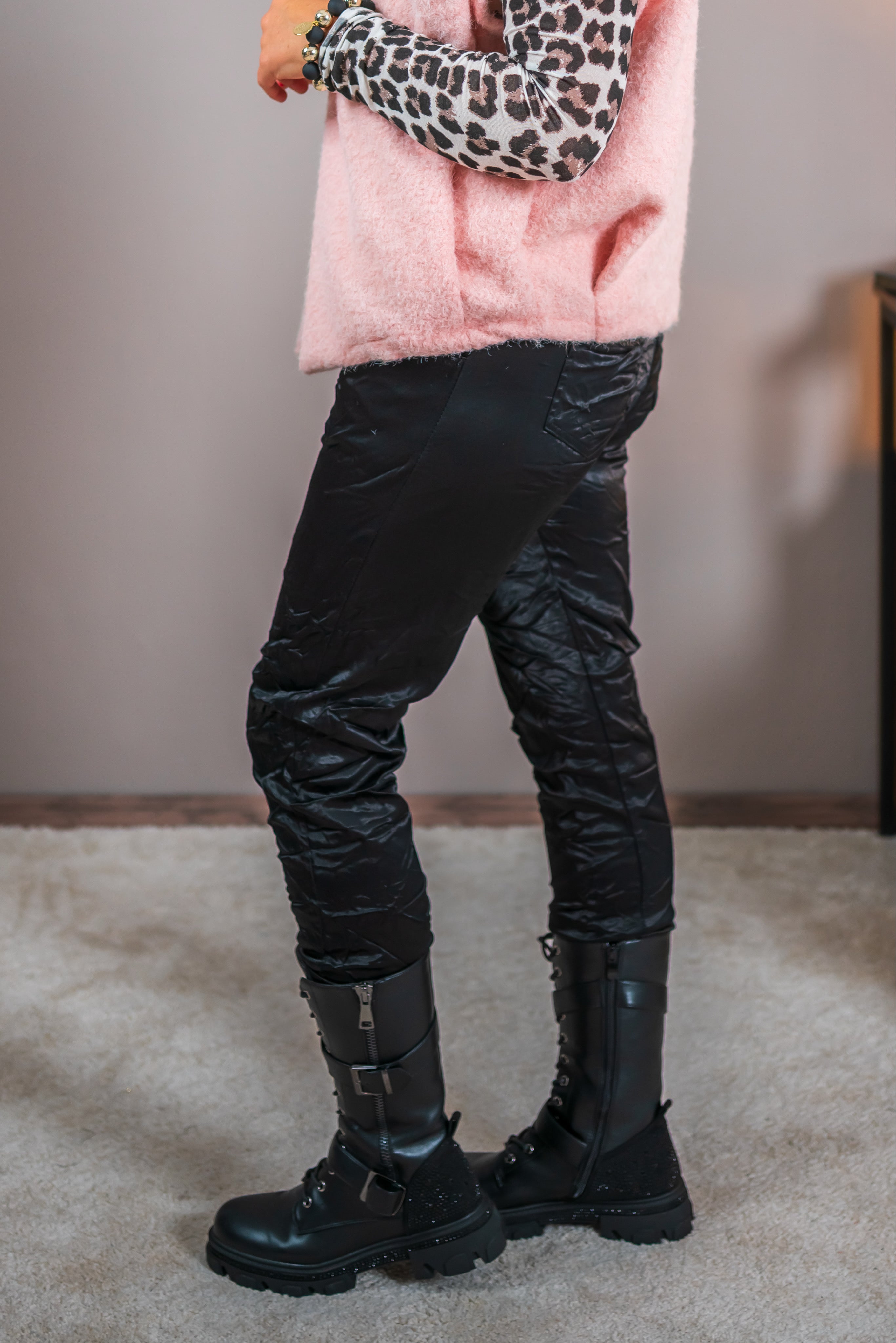 Stretchhose mit Crinkle-Effekt, schwarz