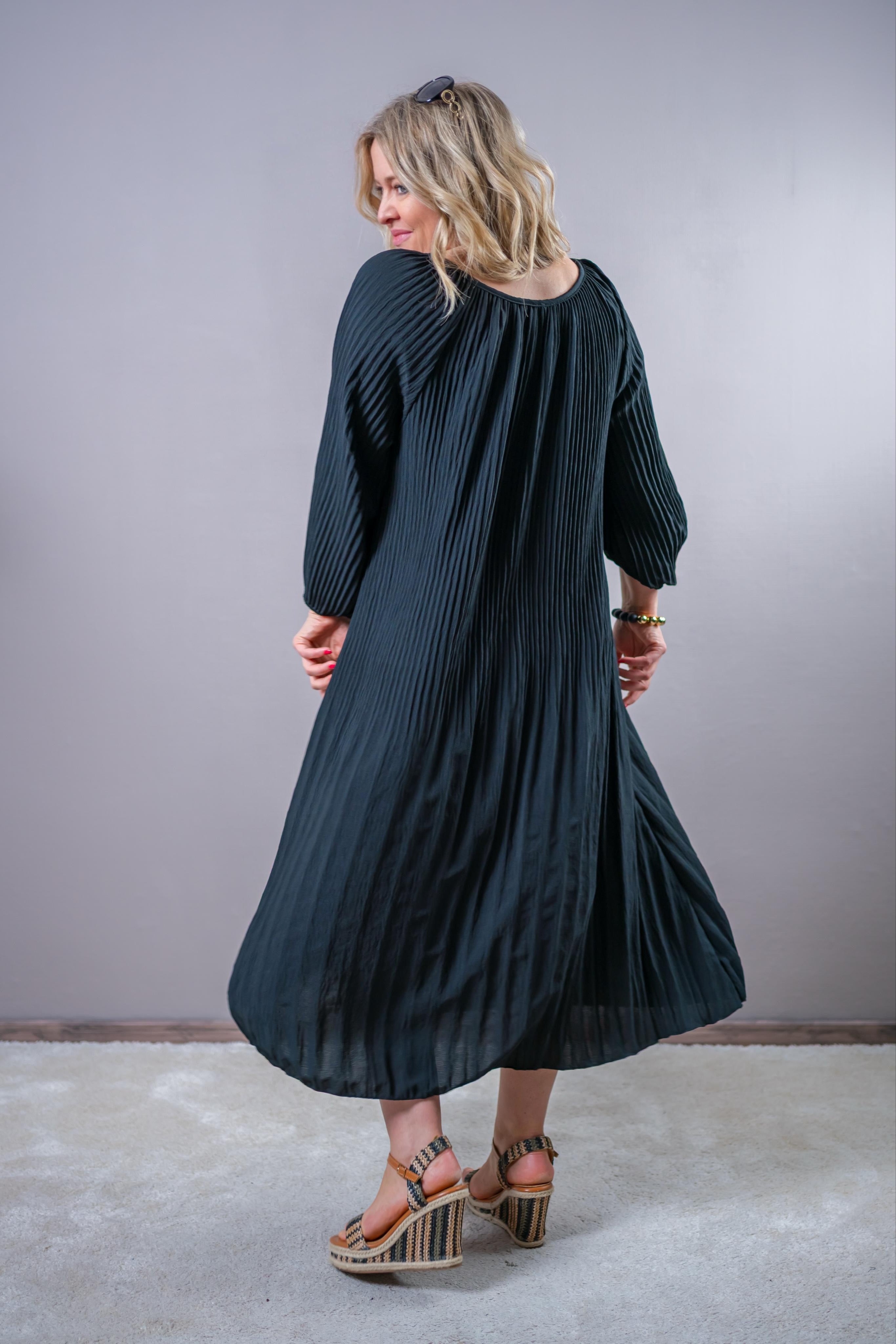 Langes Plissee-Kleid, schwarz