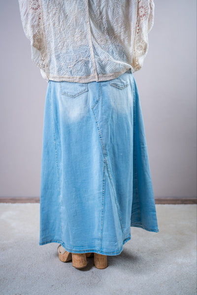 Weiter Jeansrock mit Schlitz, hellblau