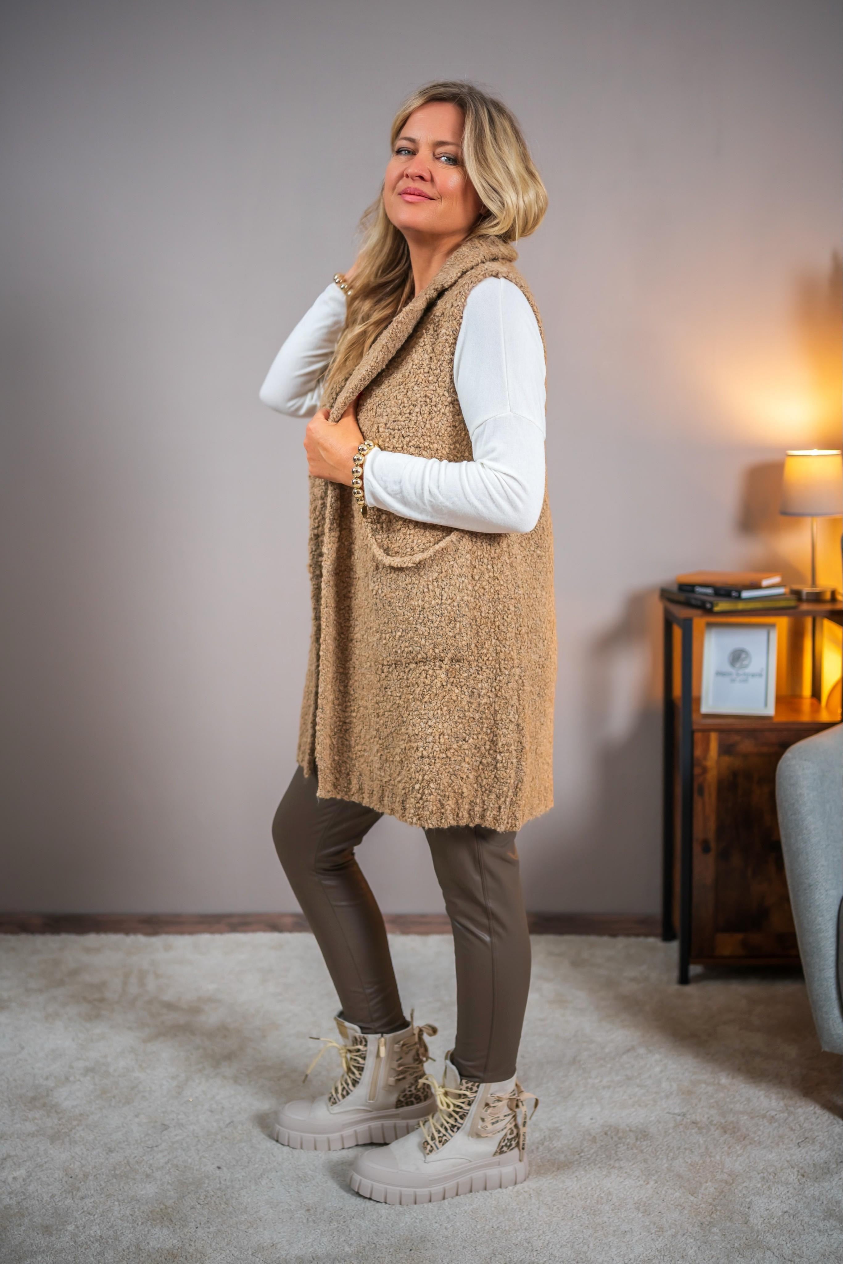 Bouclé-Weste in Camel