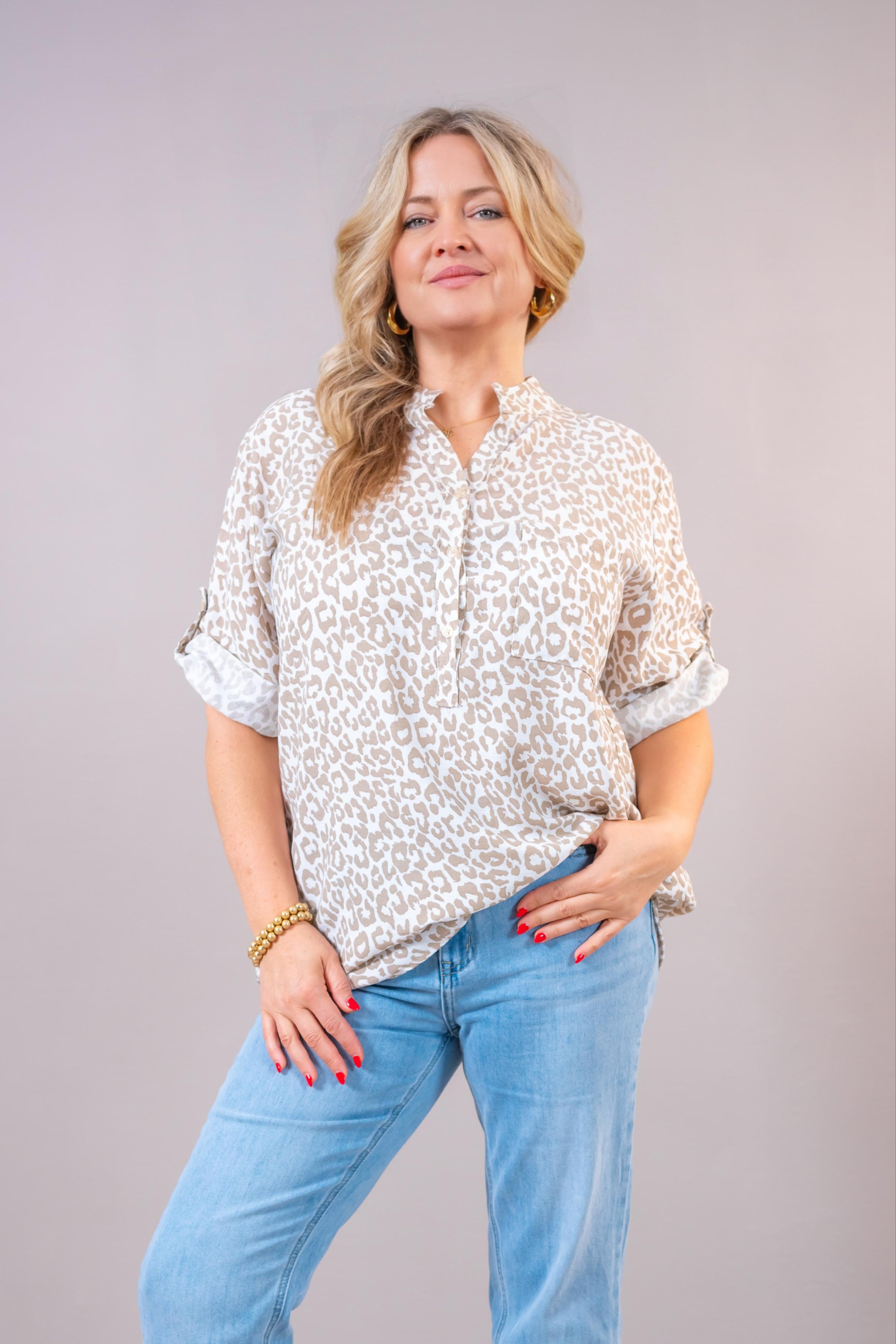 Viskosebluse mit Leo-Muster, beige