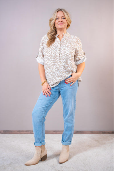 Viskosebluse mit Leo-Muster, beige