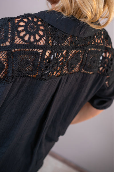 Bluse mit Häkeleinsatz, schwarz
