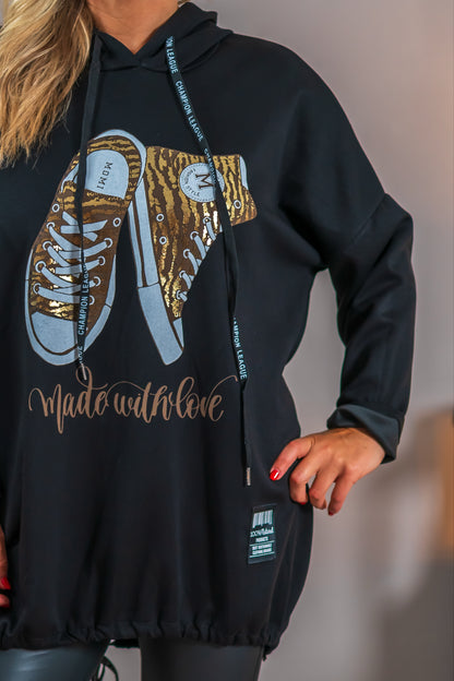 Long-Hoodie mit Sneaker-Print in Schwarz