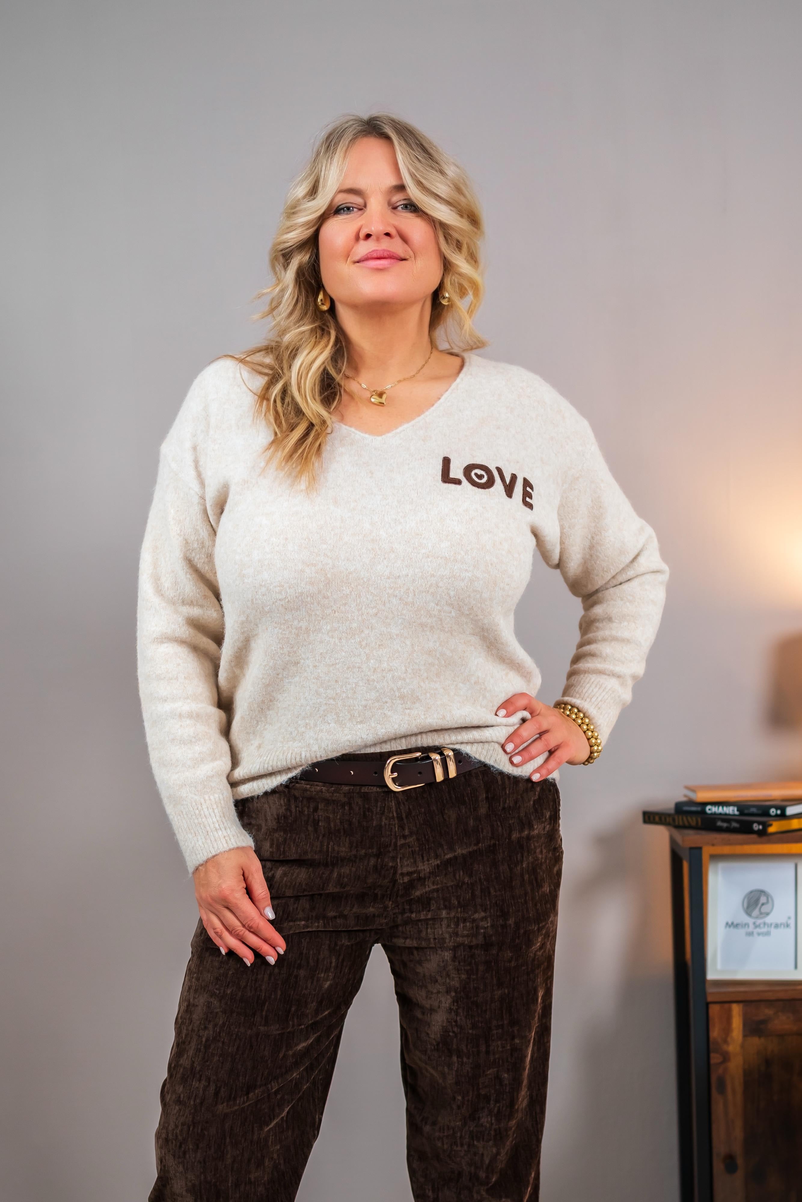Strickpullover mit "LOVE"-Schriftzug, taupe