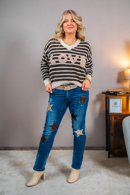 Gestreifter Strickpulli mit Schriftzug, braun/creme