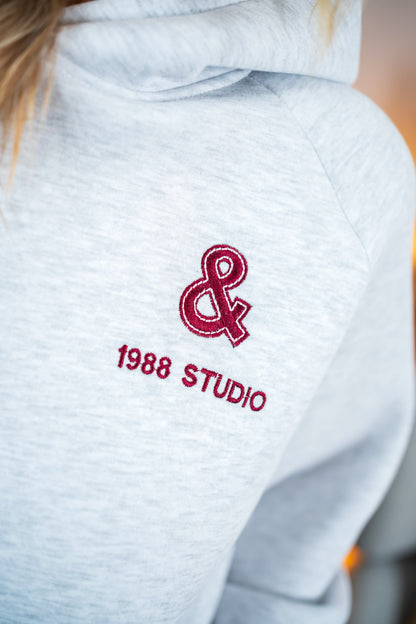 Kapuzenpullover mit Schriftzug, hellgrau
