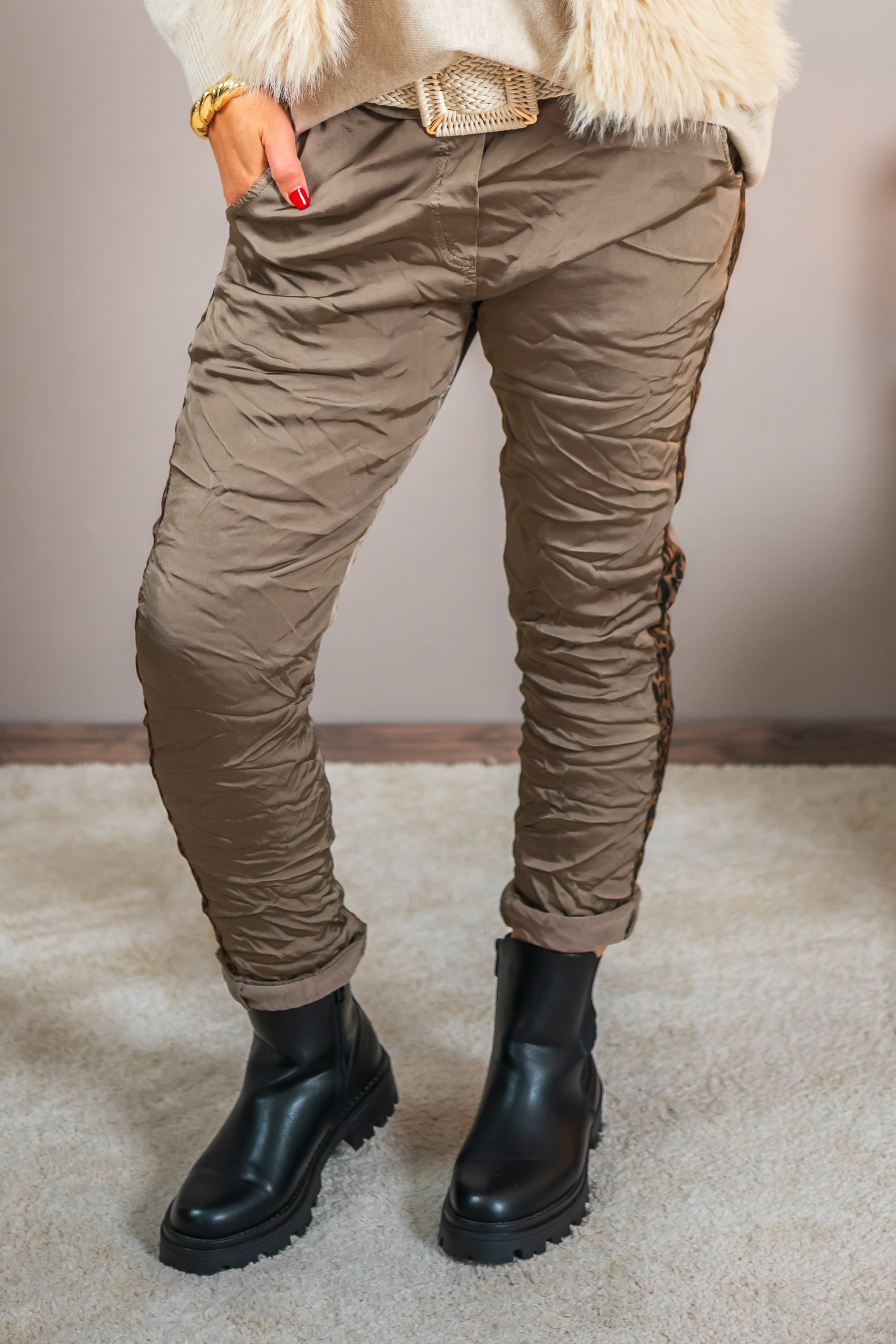 Jogpants mit Leo-Ziernaht, taupe
