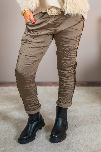 Jogpants mit Leo-Ziernaht, taupe