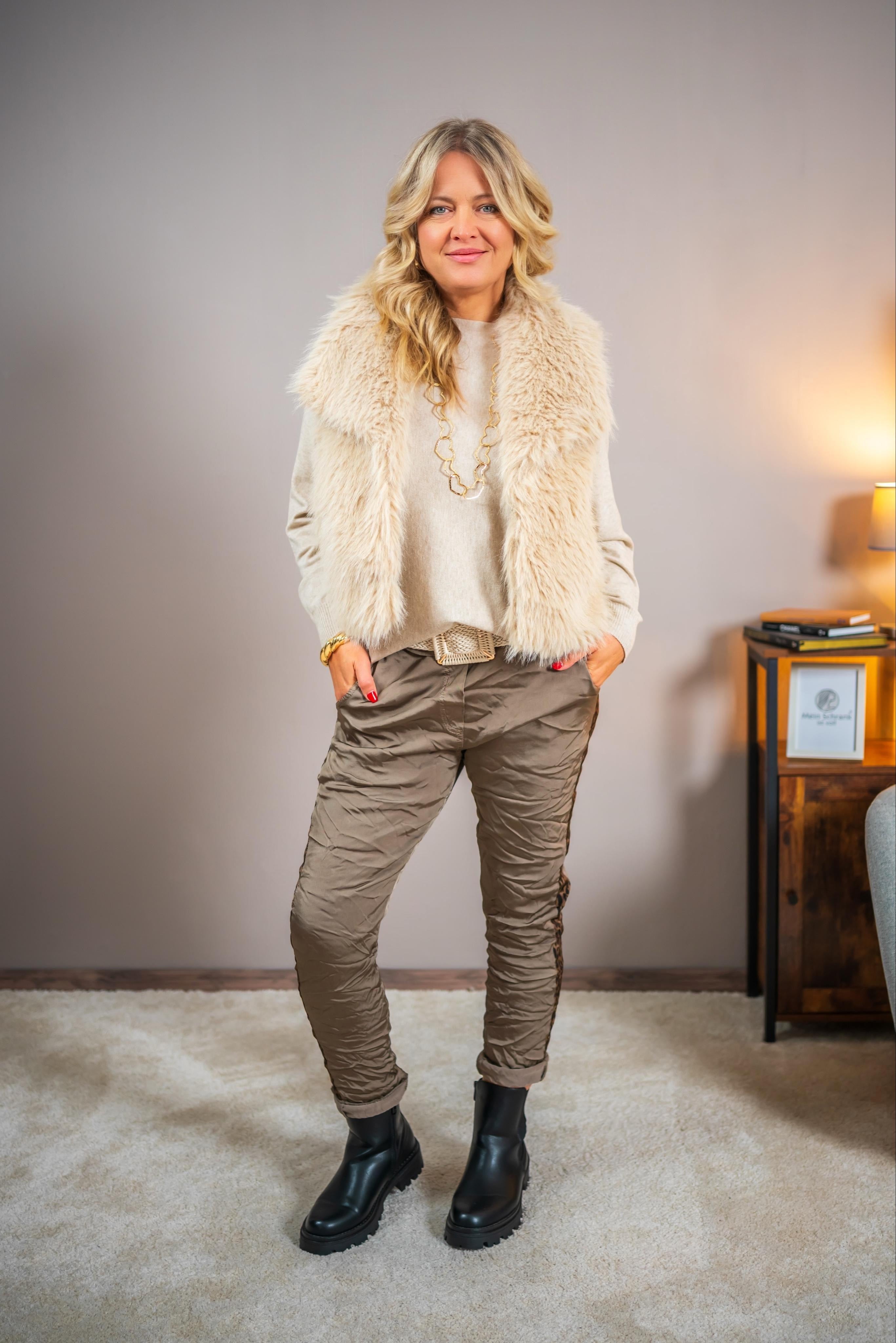 Jogpants mit Leo-Ziernaht, taupe