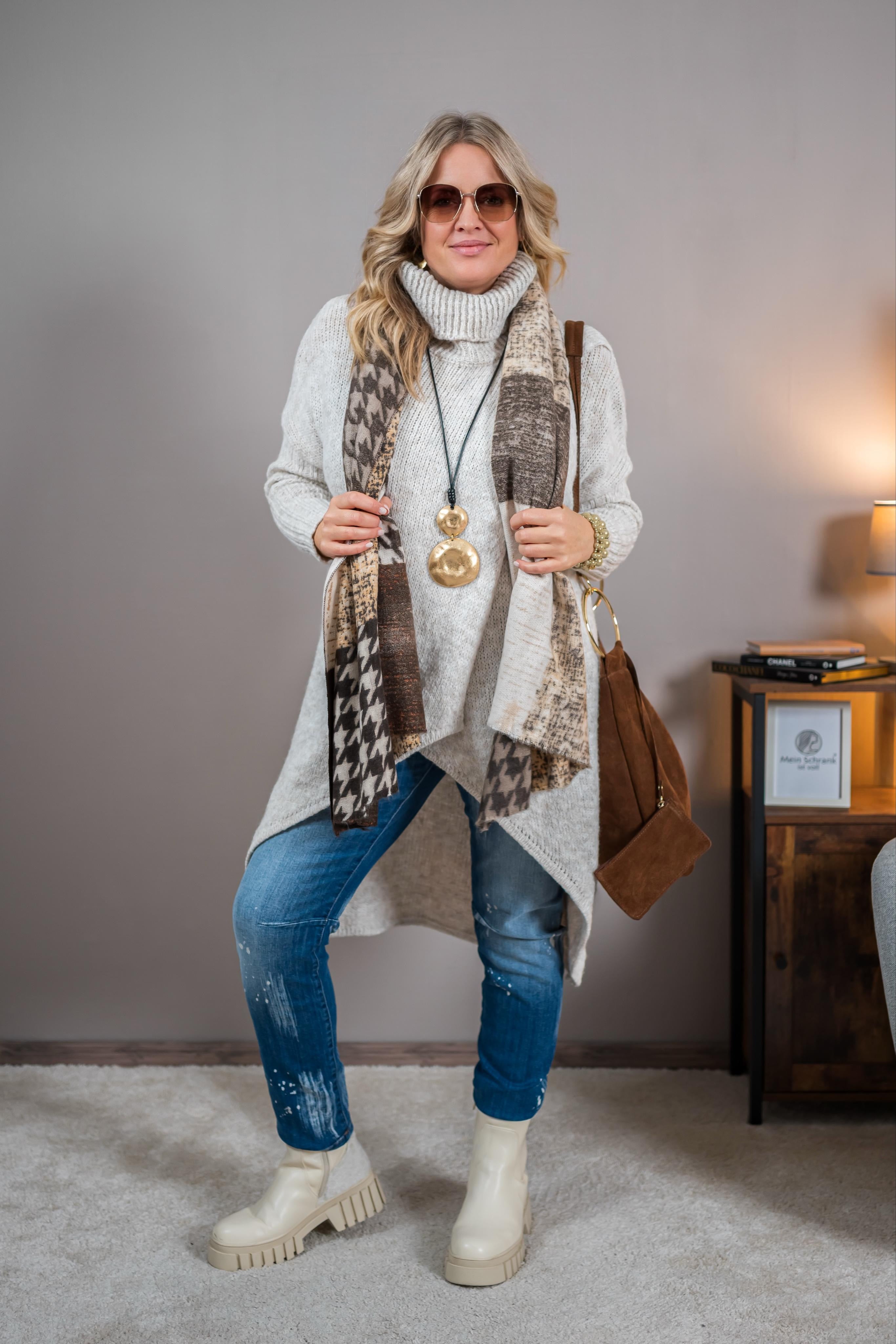 Strickpullover im Poncho-Stil, hellbeige