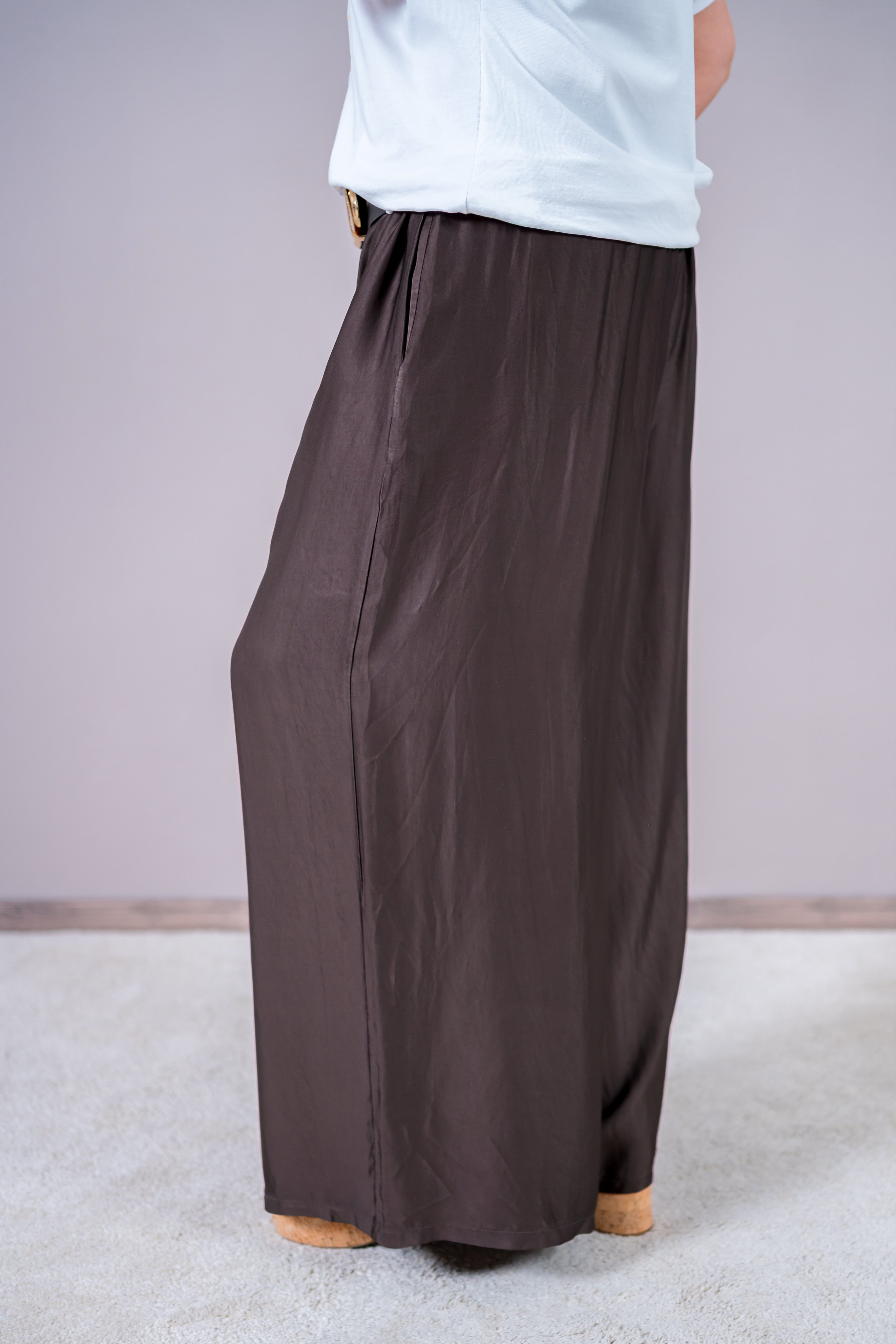 Weite Hose in Satin-Optik, dunkelbraun