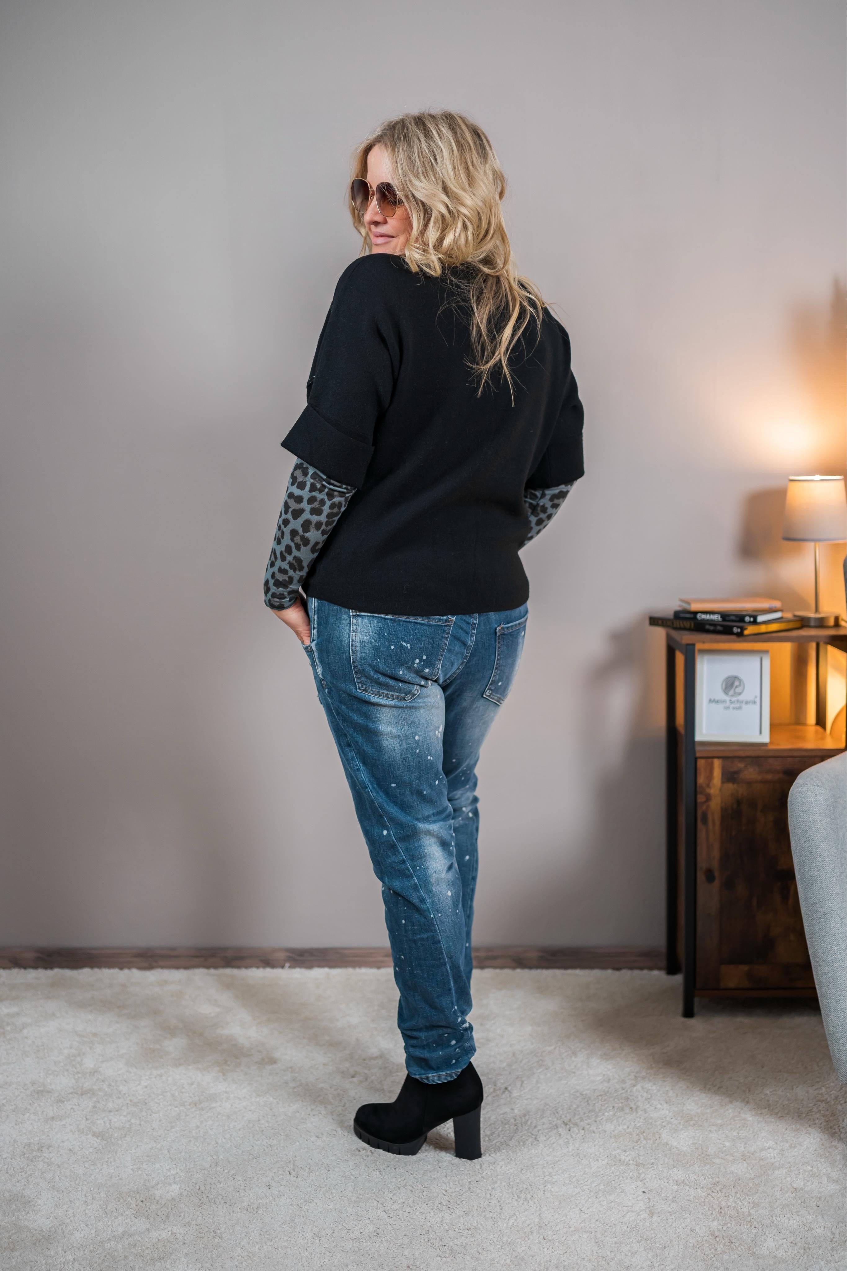 Eleganter Strickpullover mit Verzierungen, schwarz