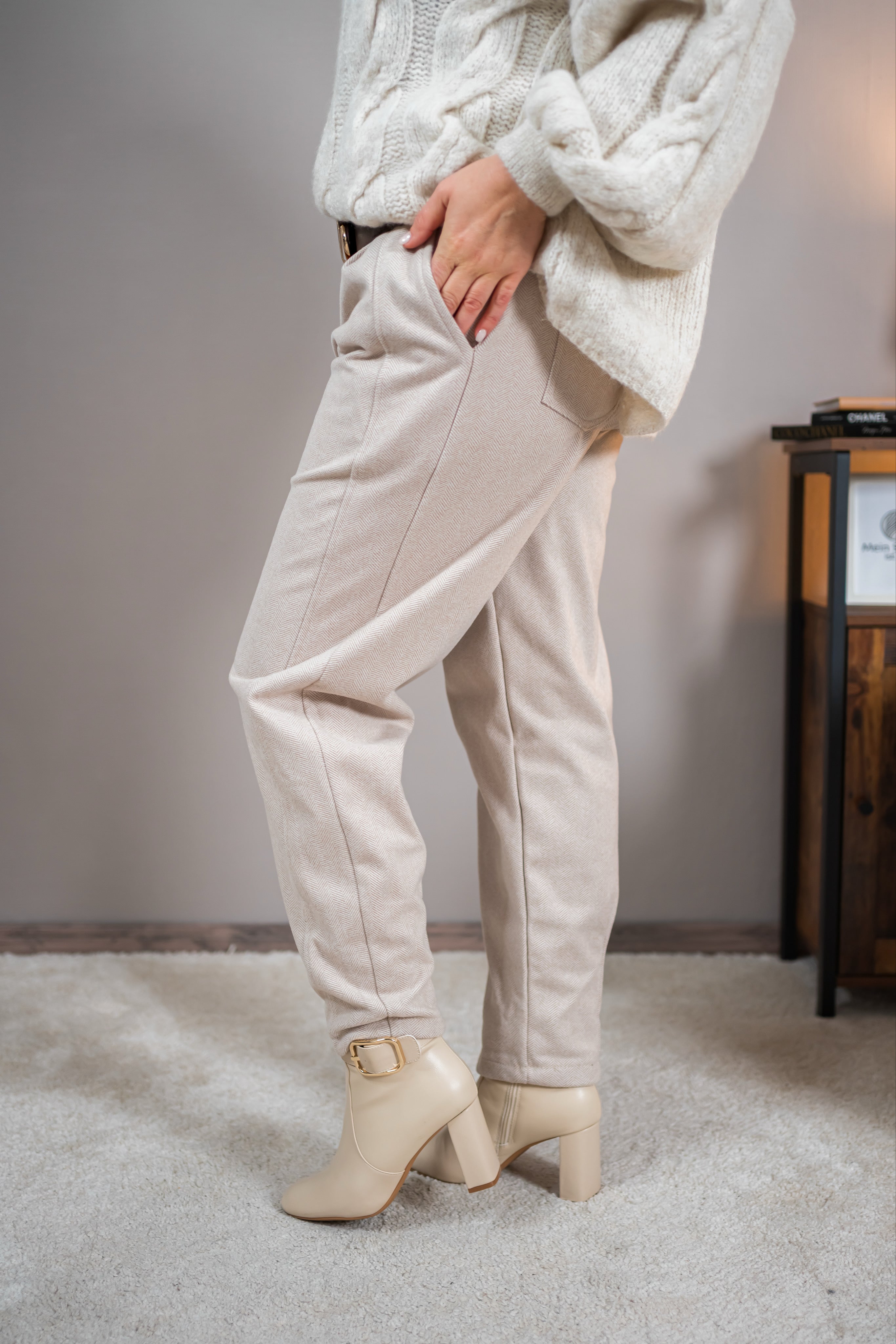 Stylische Hose mit Fischgrätenmuster, creme