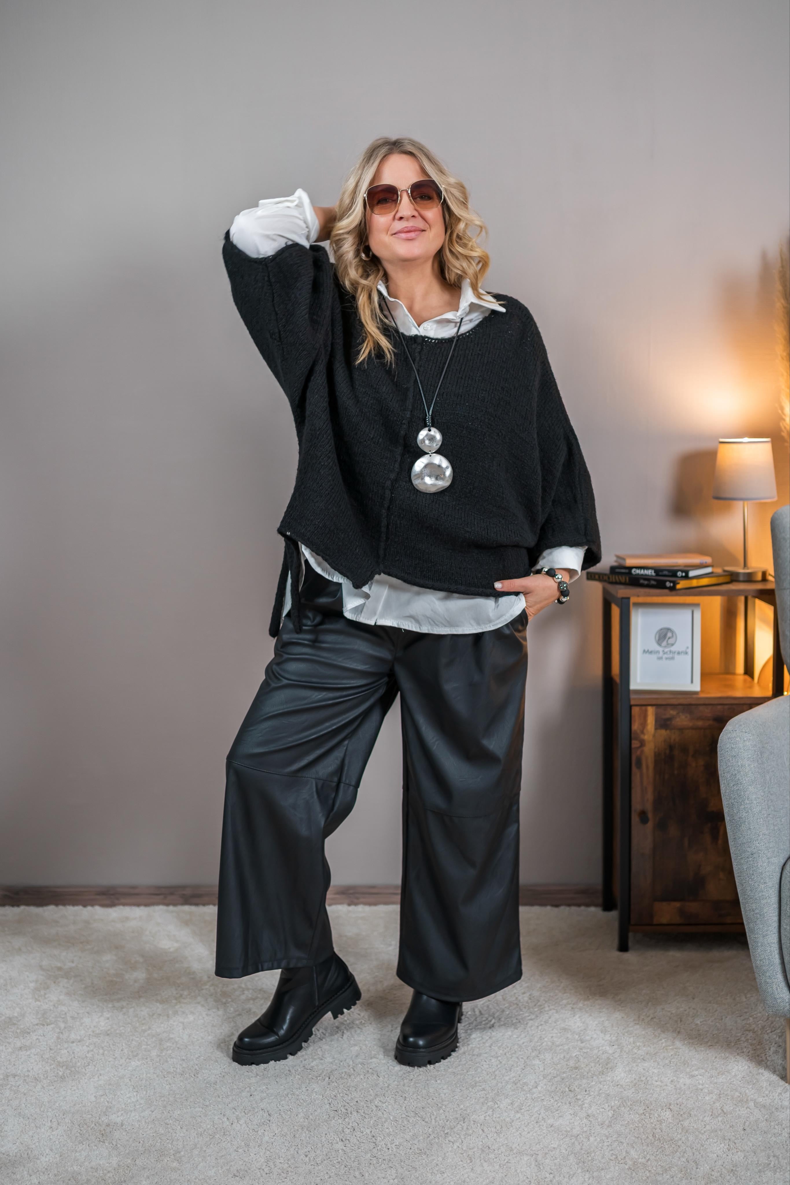 Strickpullover asymetrischer Schnitt, schwarz