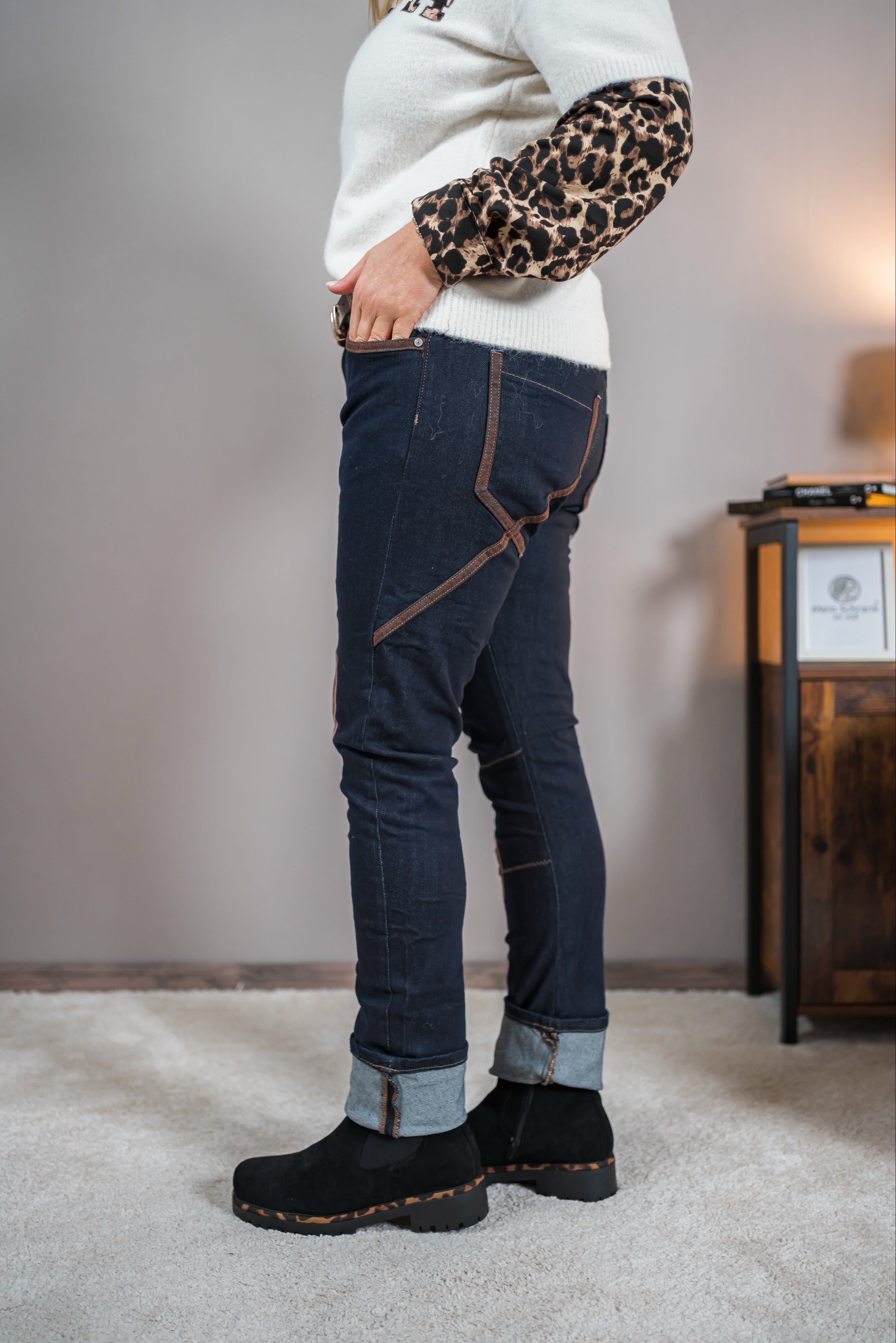 Jeans mit Herz-Patches und Vintage-Details, dunkelblau