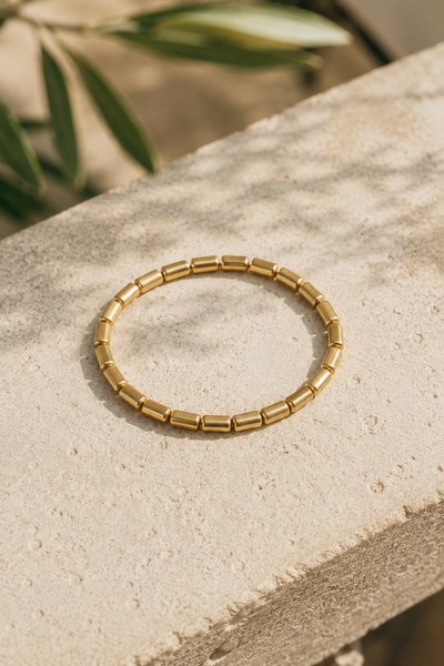 Elastisches Perlenarmband "Golden Cubes"
