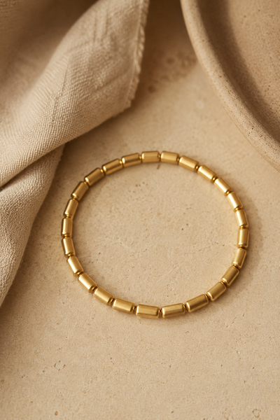 Elastisches Perlenarmband "Golden Cubes"