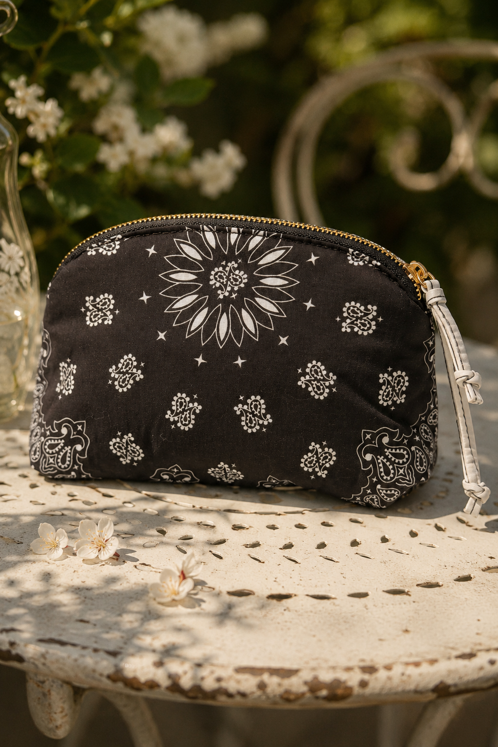 Beauty Bag "LOVE" im Bandana-Design, schokobraun