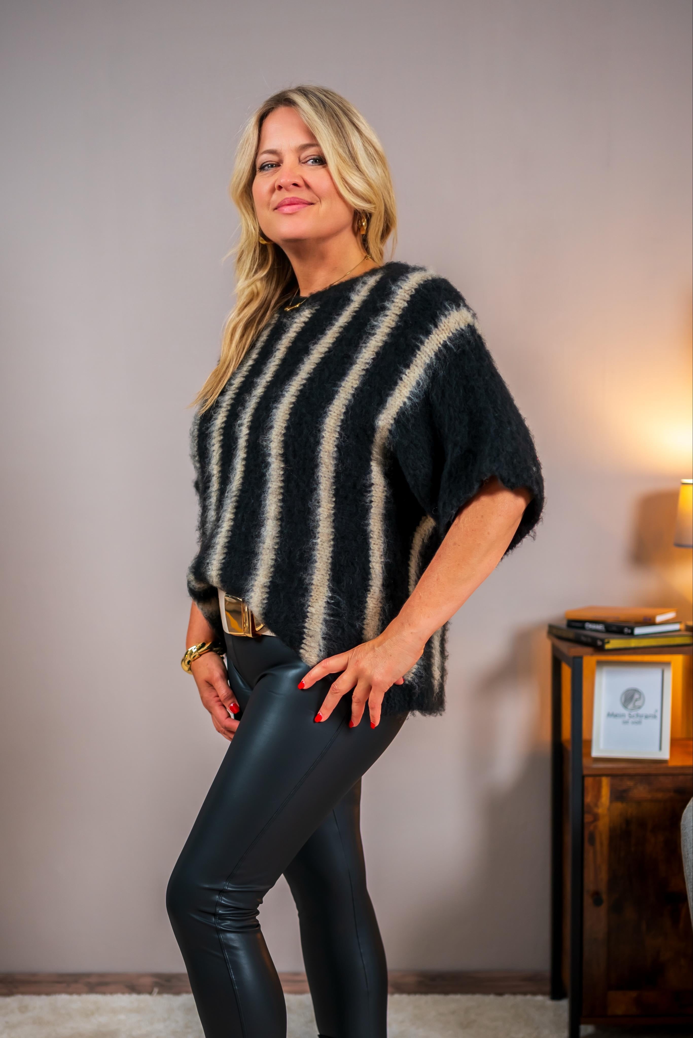 Flauschiger Strickpullover, gestreift