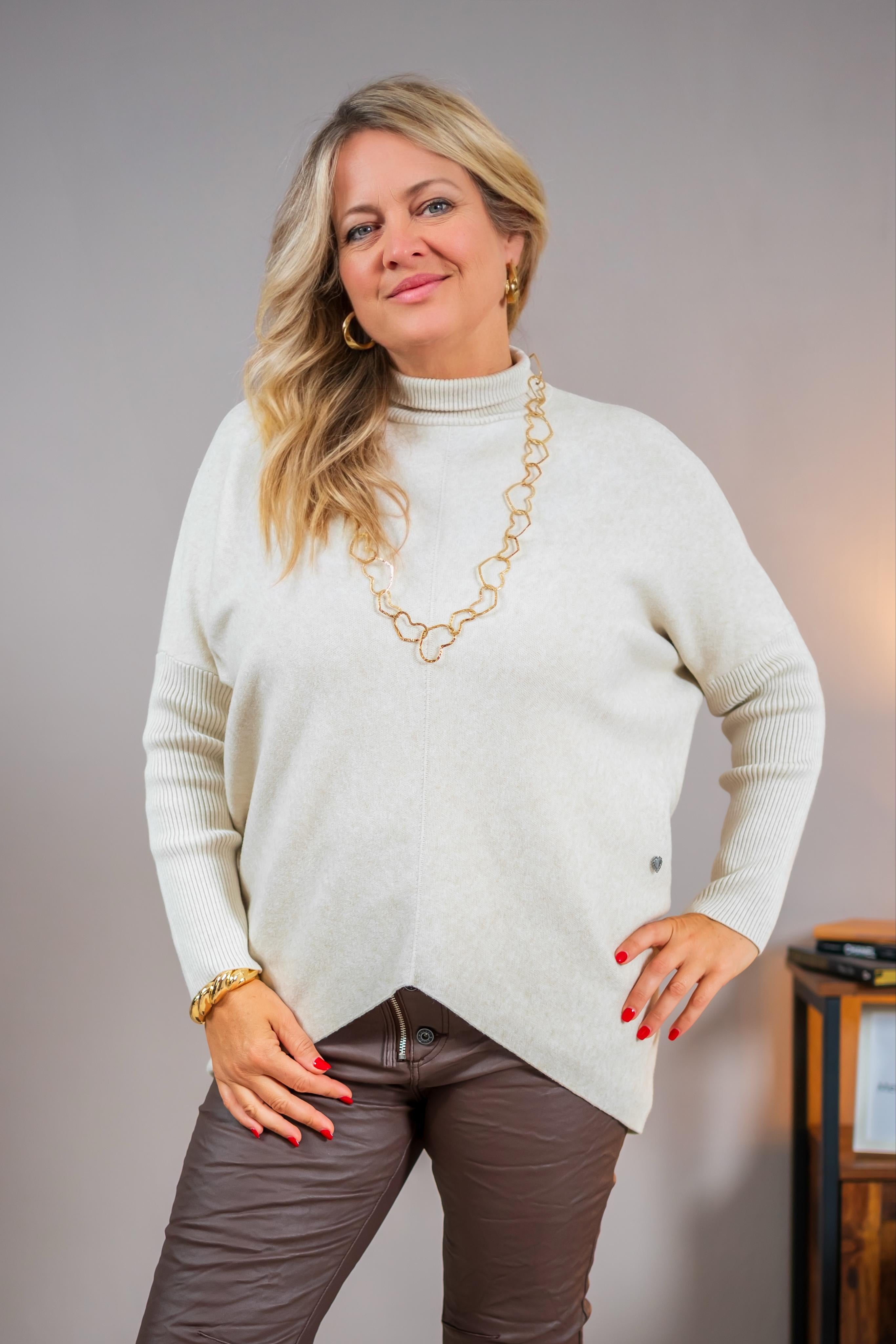 Feinstrickpullover mit gerippten Ärmeln, beige