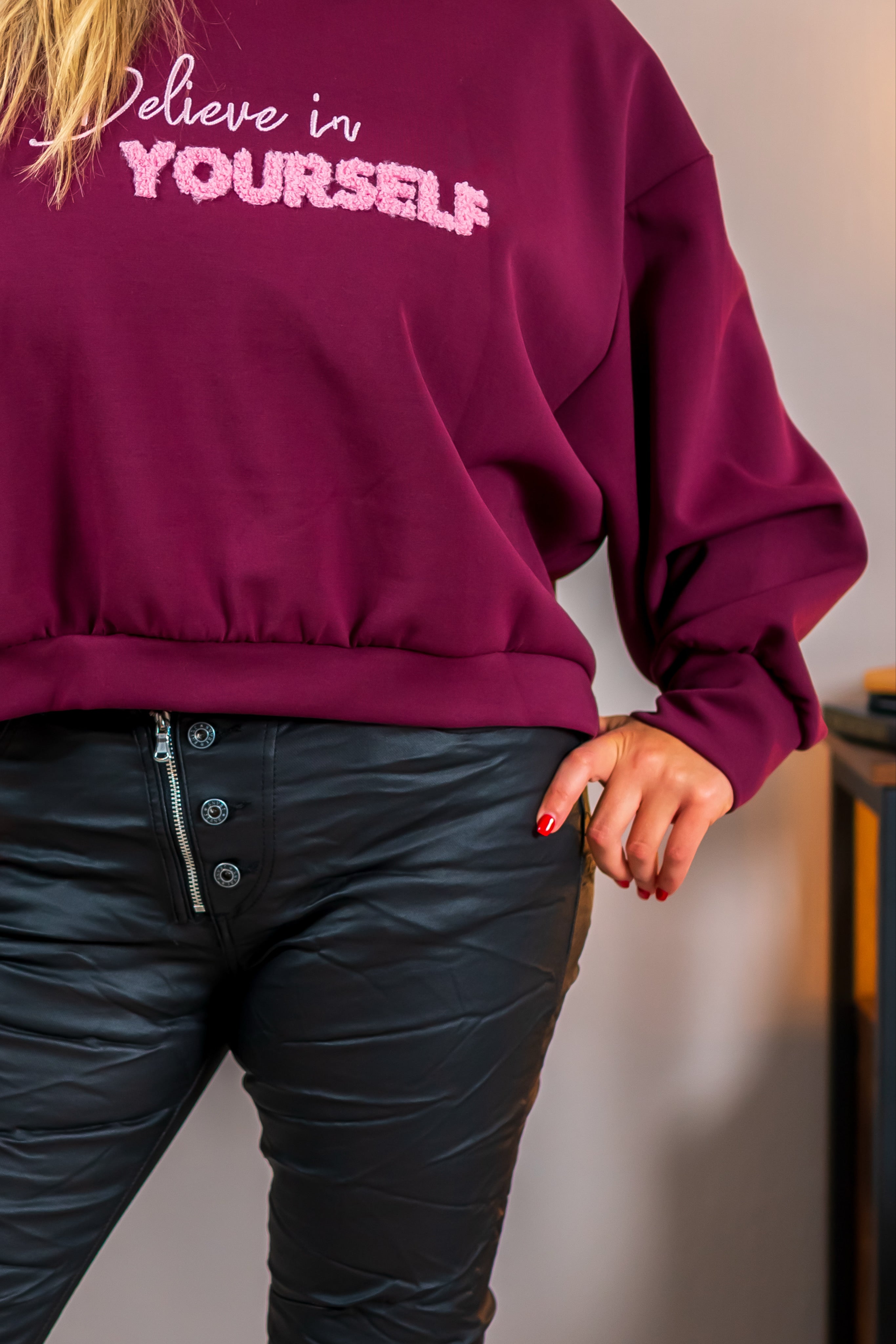 Sweatshirt mit Stickerei, bordeaux