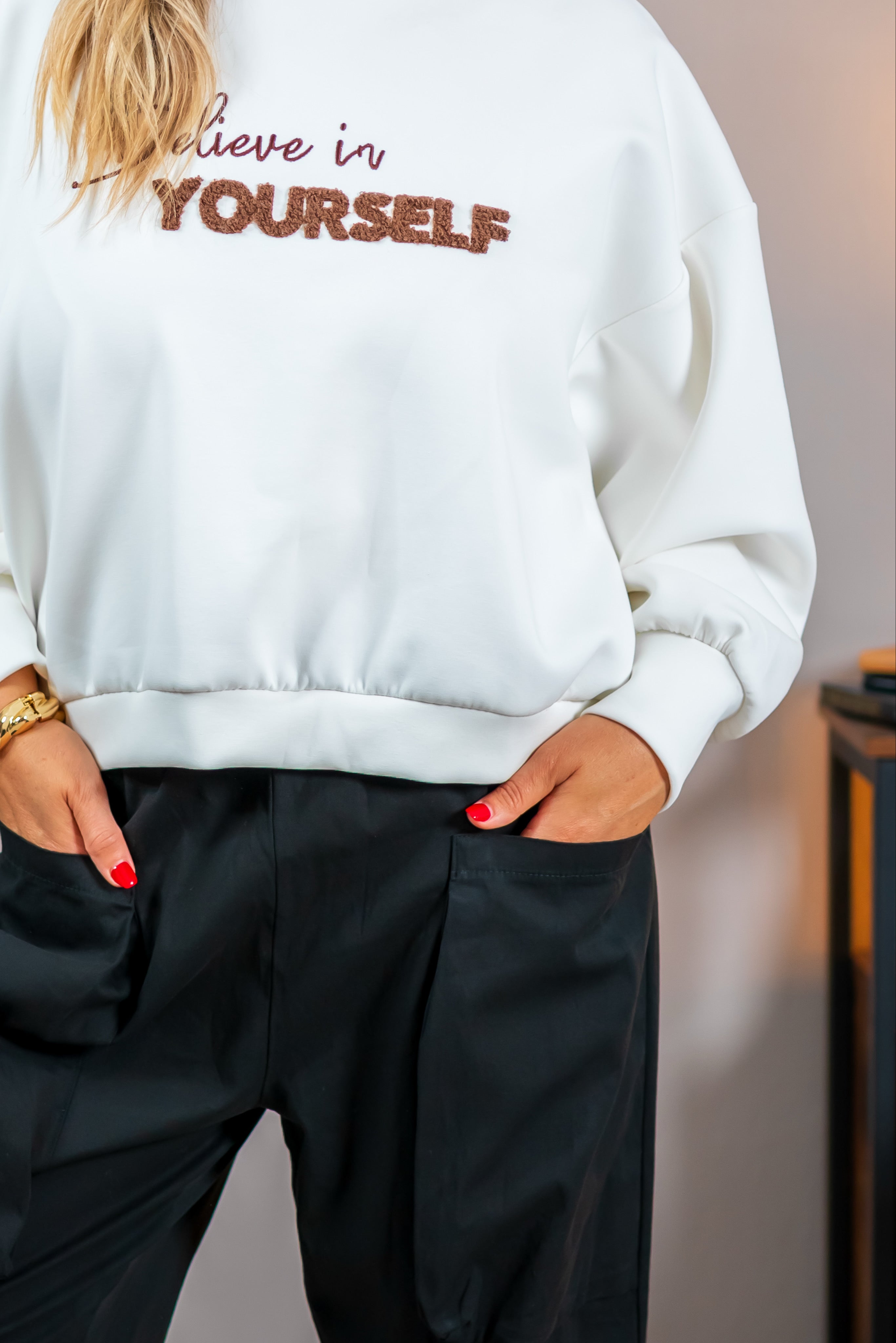 Sweatshirt mit Stickerei, off-white
