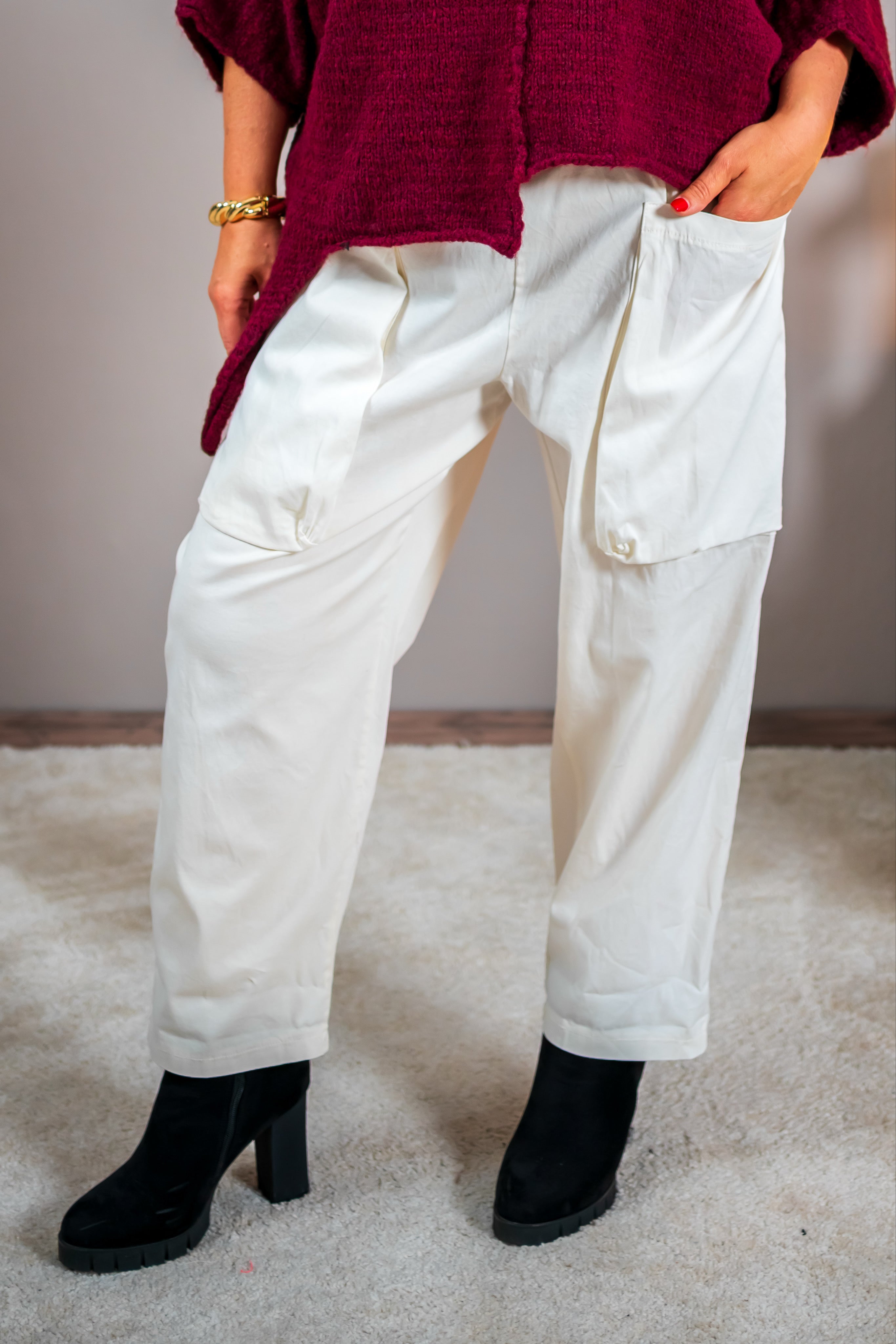 Hose mit aufgesetzten Taschen, creme