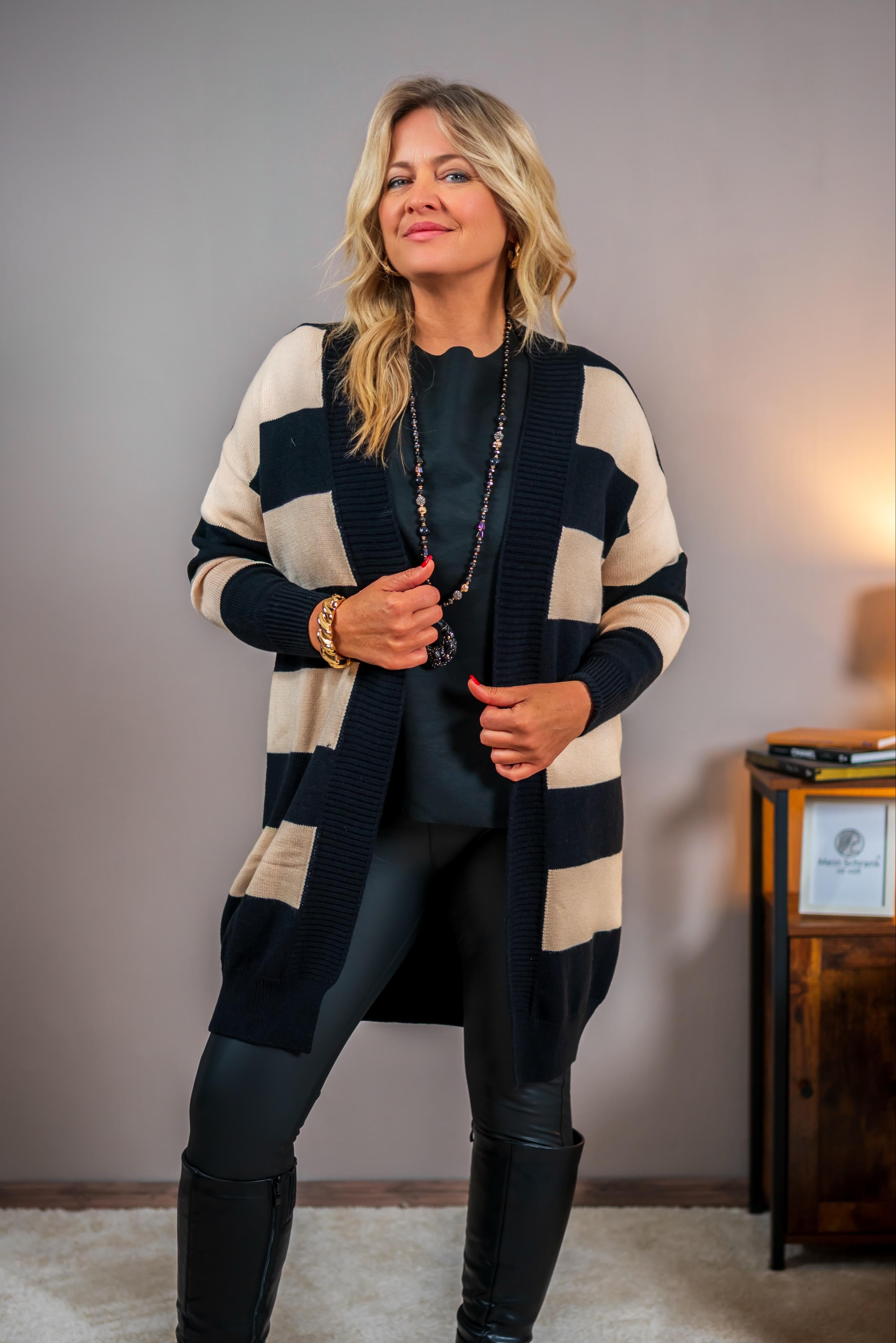 Feine Strickjacke gestreift, beige-schwarz