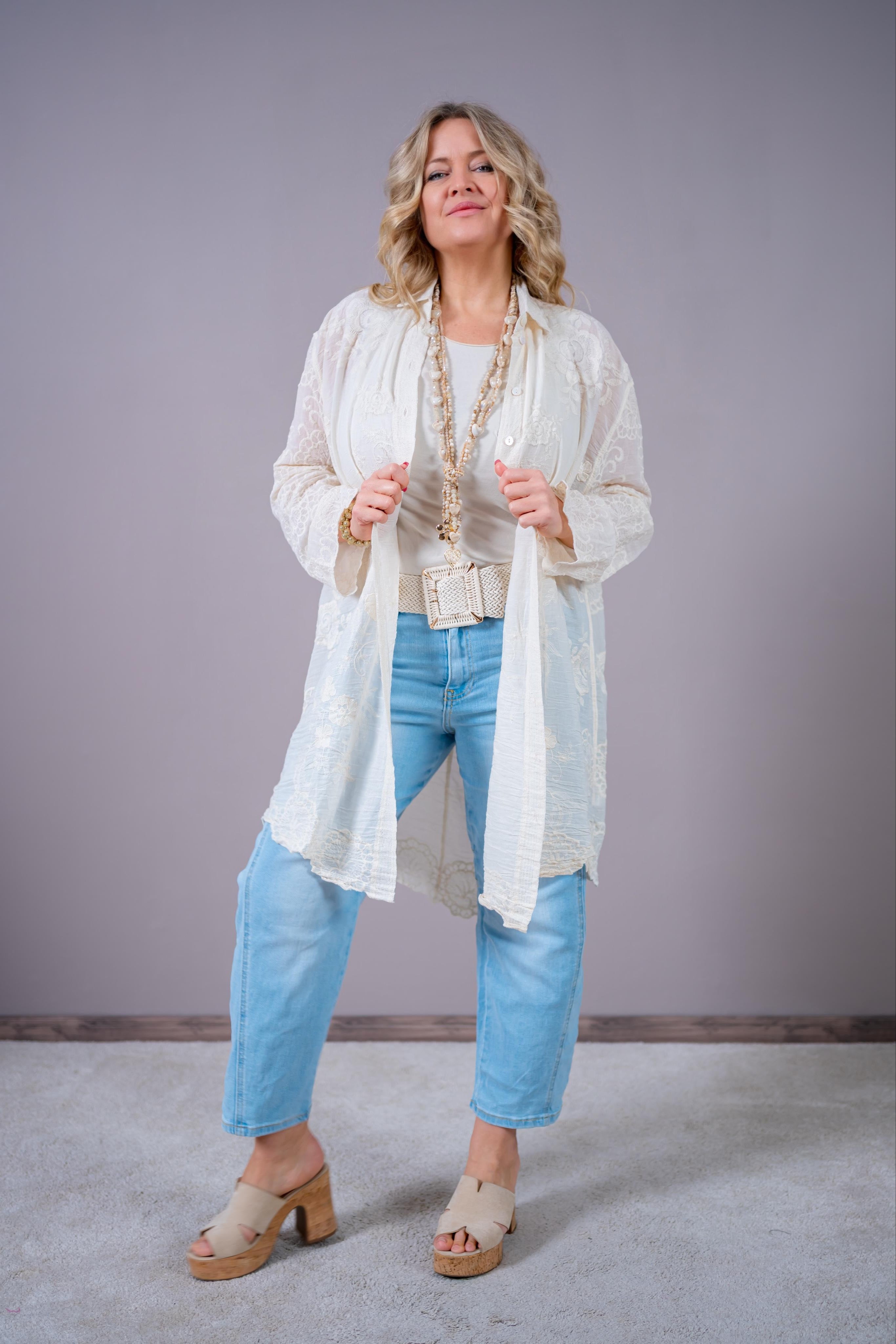 Boho-Longbluse mit Blütenstickerei in Creme