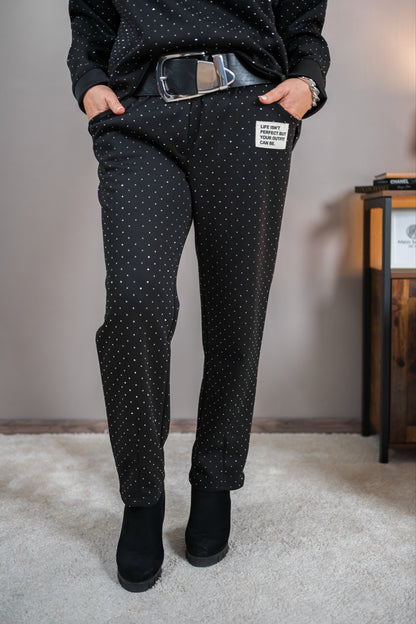 Hose mit Ziersteinchen, Patch und Gürtel, schwarz