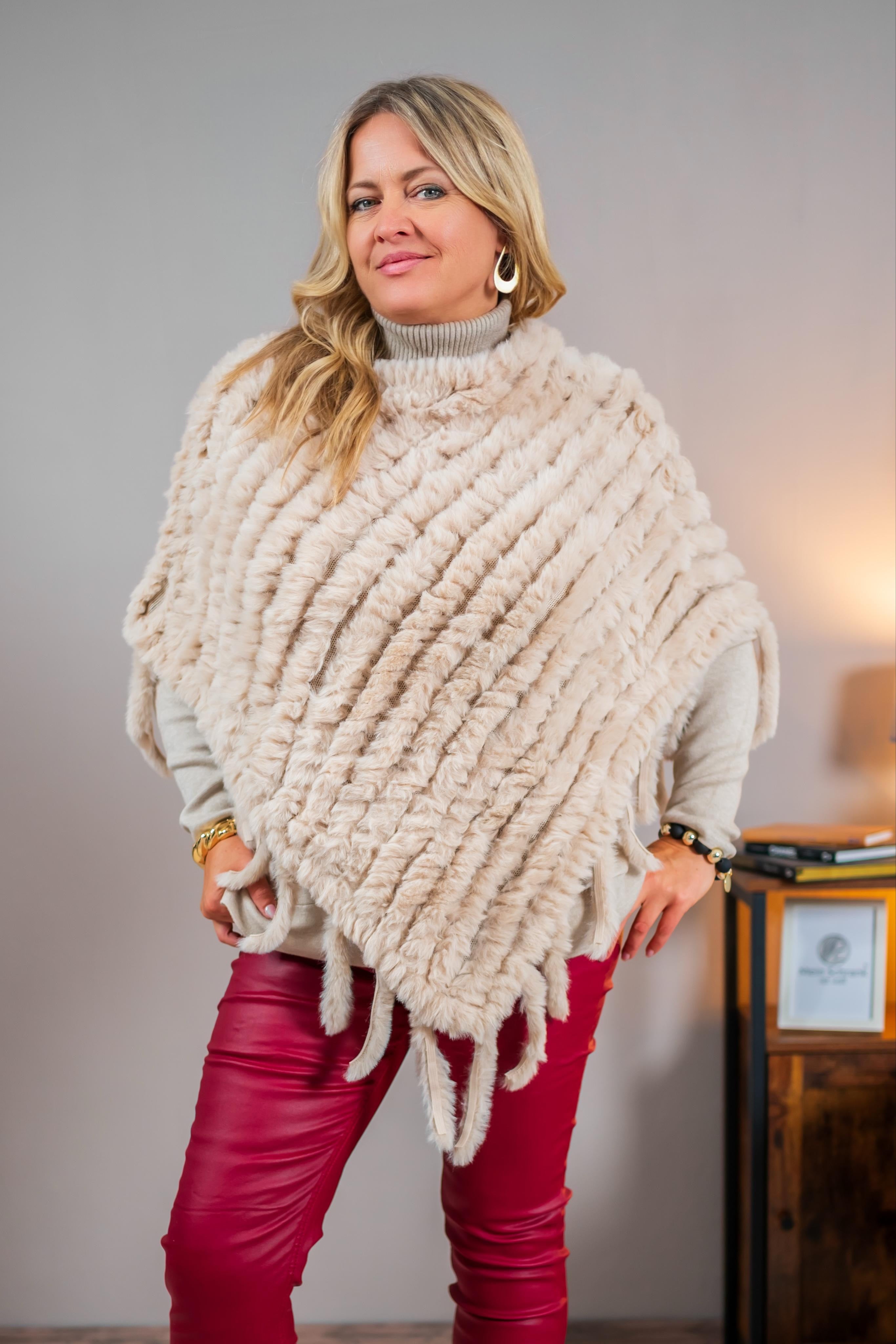Kuscheliges Poncho-Cape, beige