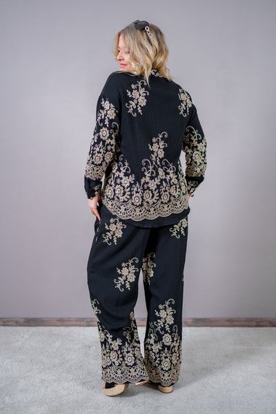 Boho-Longbluse in Schwarz mit goldener Blütenstickerei