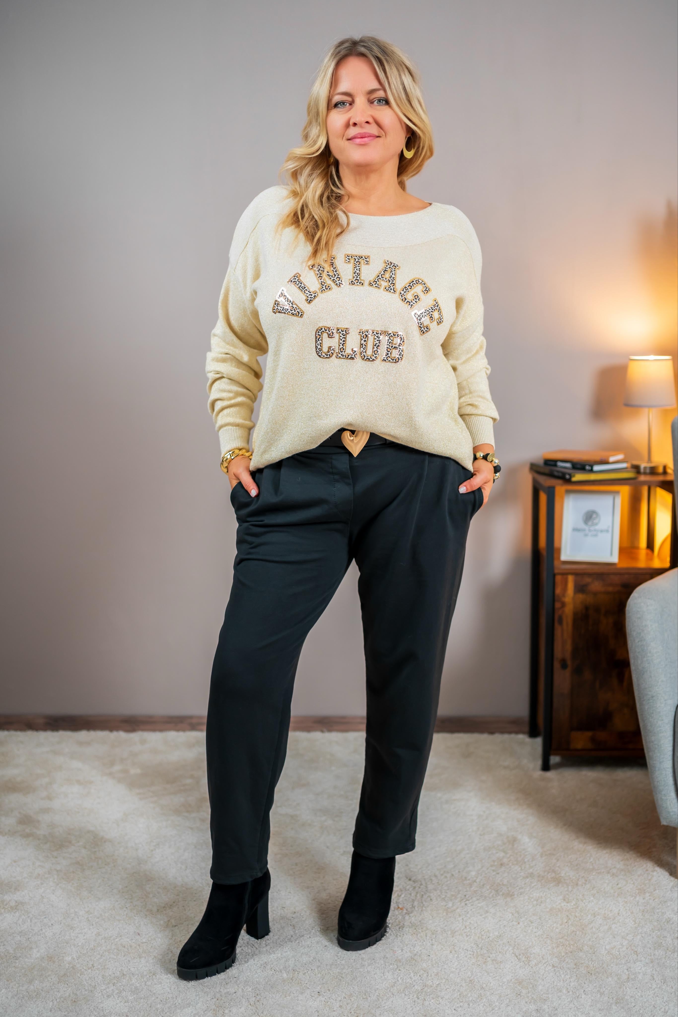 Feinstrickpulli mit Schriftzug im Leo-Design
