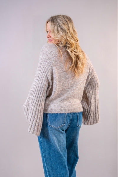 Strickpullover mit Trompetenärmeln, taupe