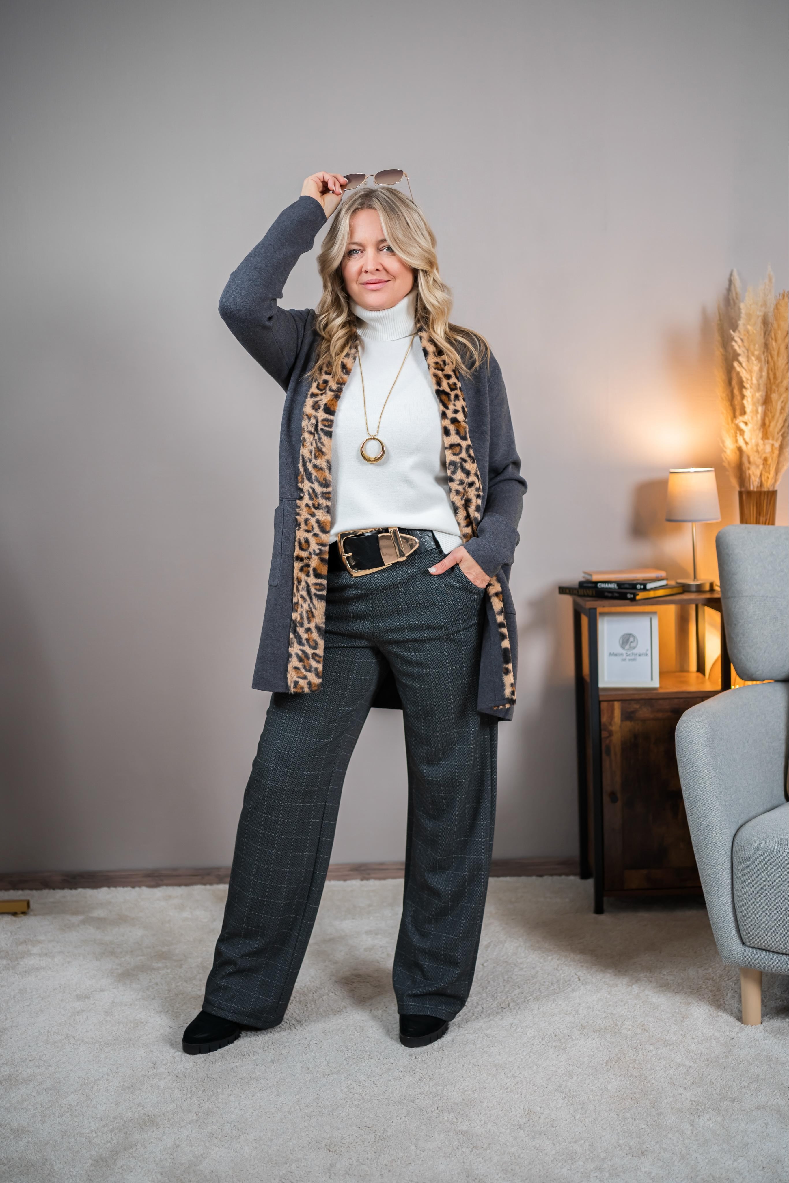 Strick-Cardigan mit Leo-Besatz, grau