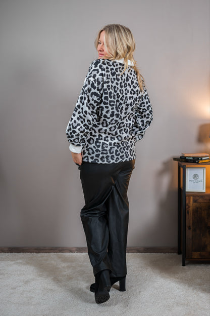 Pullover mit Leomuster im Trikot-Stil, schwarz/weiß/grau