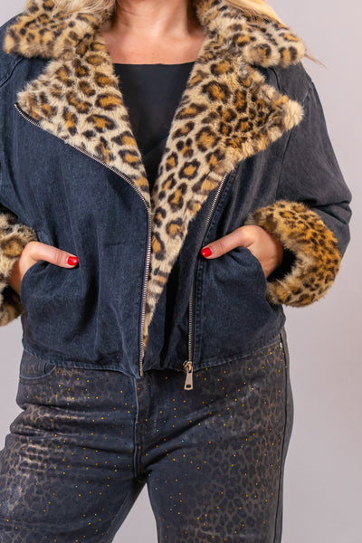 Kurzjacke im Denim-Stil mit Leo-Fellimitat, schwarz