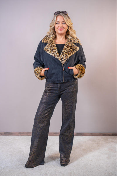 Kurzjacke im Denim-Stil mit Leo-Fellimitat, schwarz