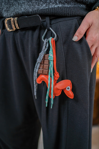 Relaxed Fit Hose mit Schlüsselanhänger, schwarz