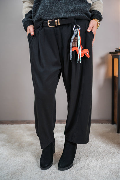 Relaxed Fit Hose mit Schlüsselanhänger, schwarz