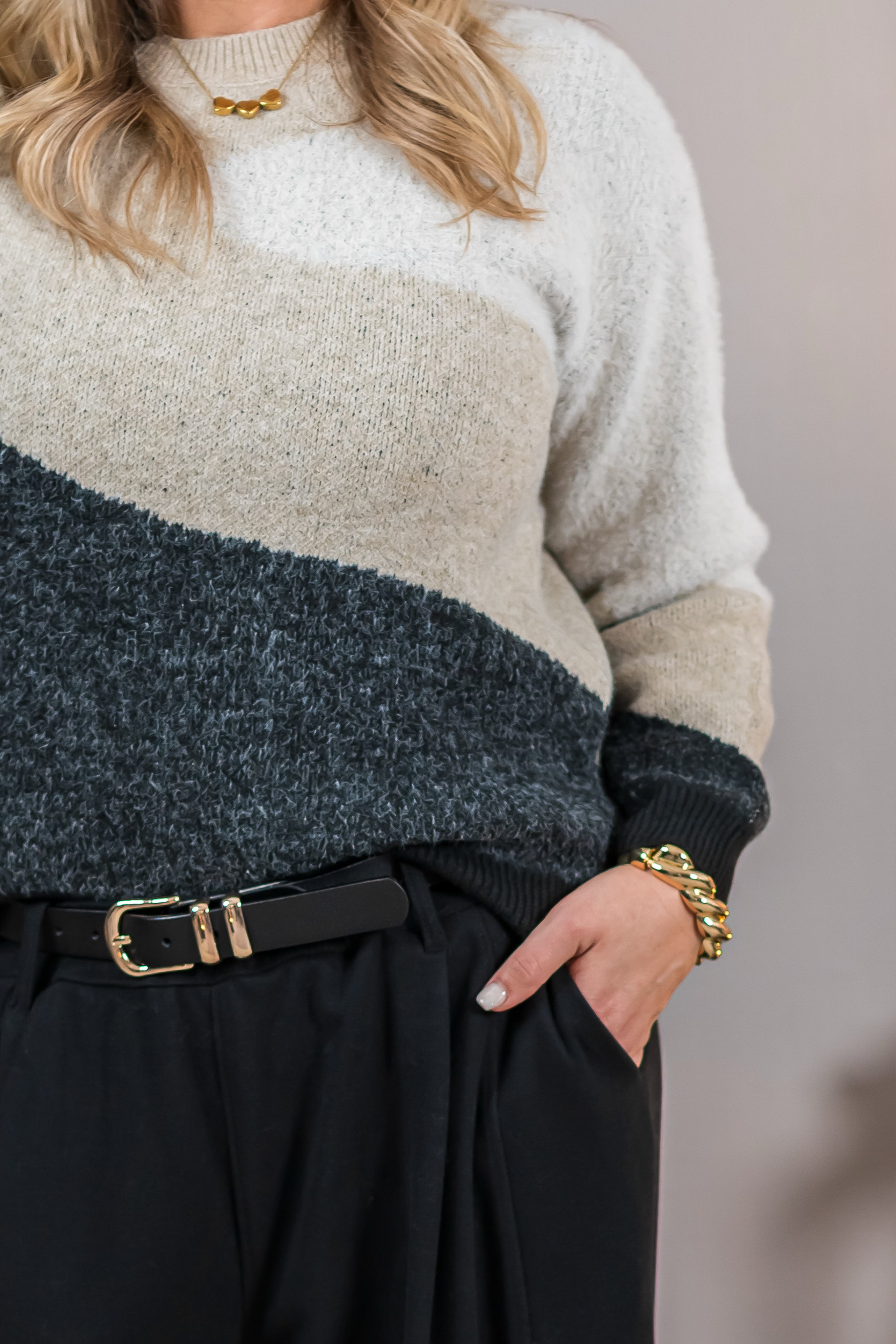 Klassischer Strickpullover mit Colorblock-Design, grau-beige-creme