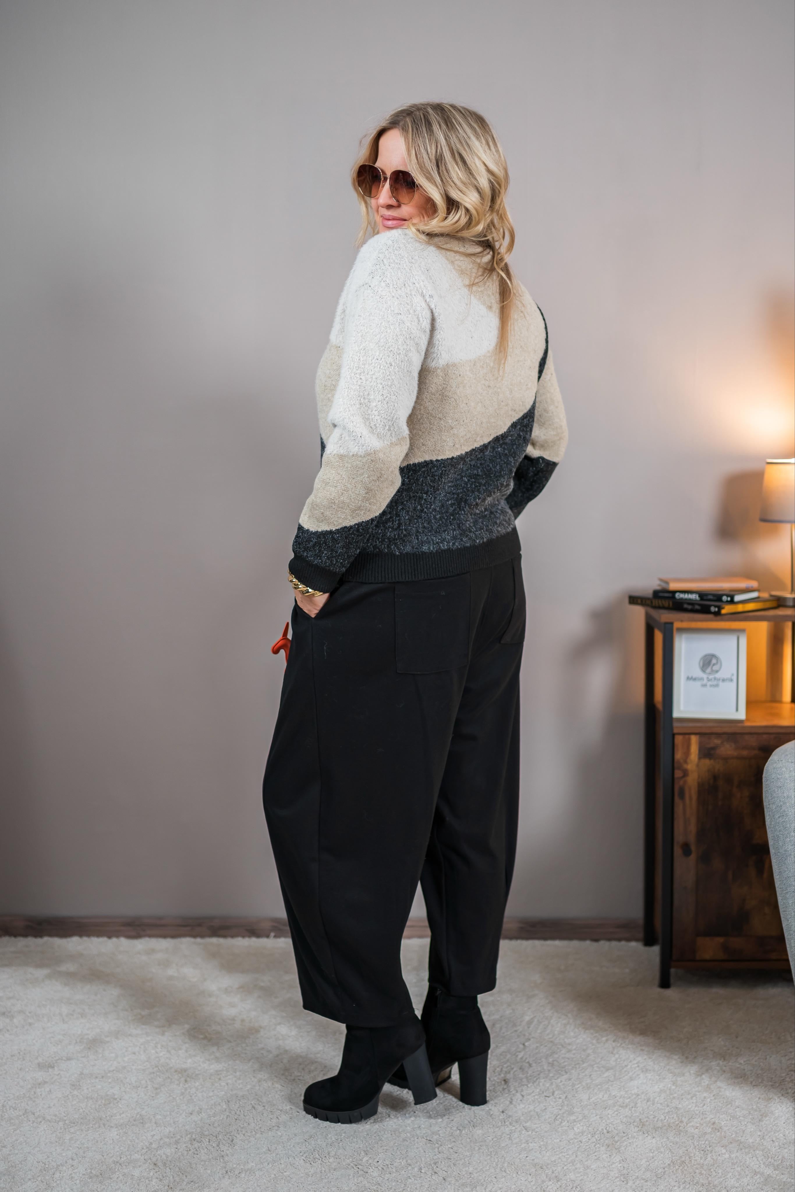 Klassischer Strickpullover mit Colorblock-Design, grau-beige-creme