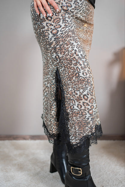 Leopardenrock mit Pailletten und Spitzenabschluss