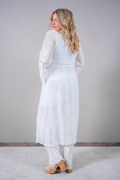 Boho-Spitzen-Komino in Weiß mit Trompetenärmeln